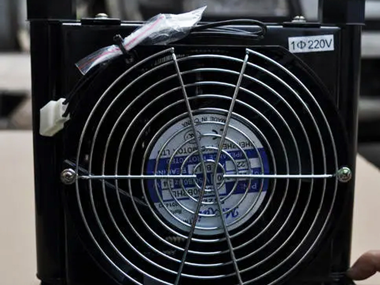 為什么板式風(fēng)冷卻器不能直接冷卻熱水？